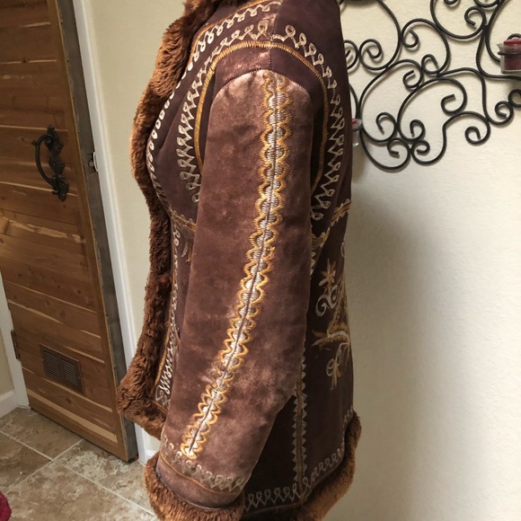 70’s GORGEOUS suede embroidered coat. - Picture 5 of 6